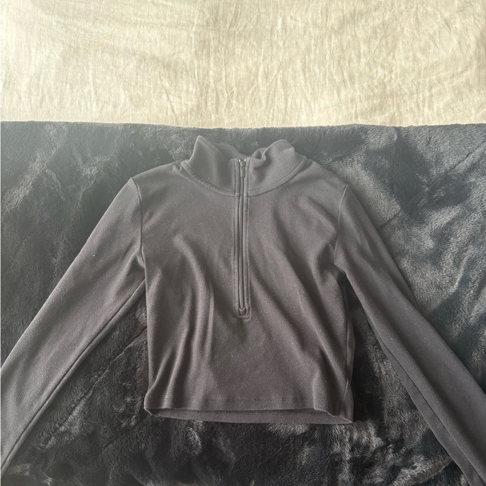 Aritzia Black Zip-Up Crop Top